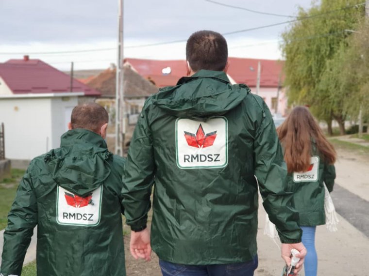 Változatok politikusi válságkezelésre