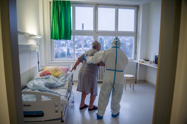 „Csak” ötezerig ugrott vissza az új fertőzöttek száma