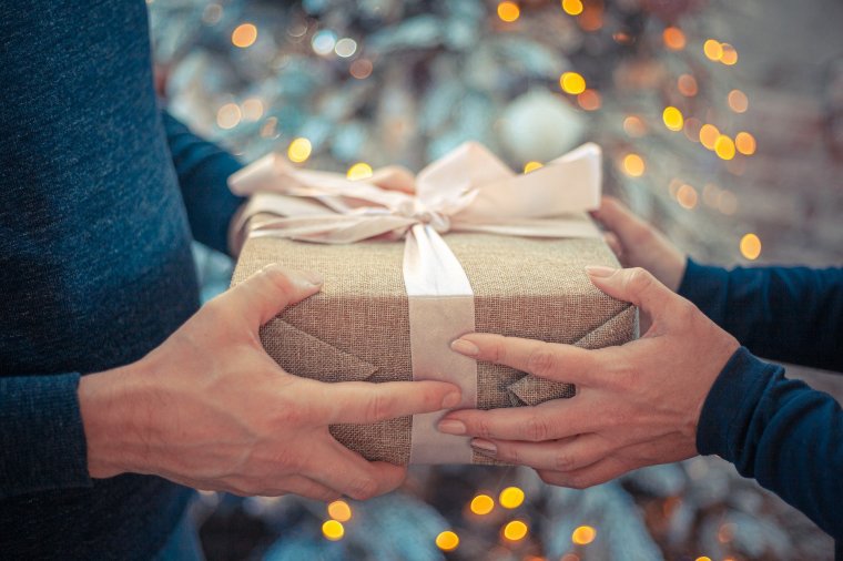 A drágulások miatt a romániaiak többsége idén otthon ünnepel, a többség műfenyőt díszít majd