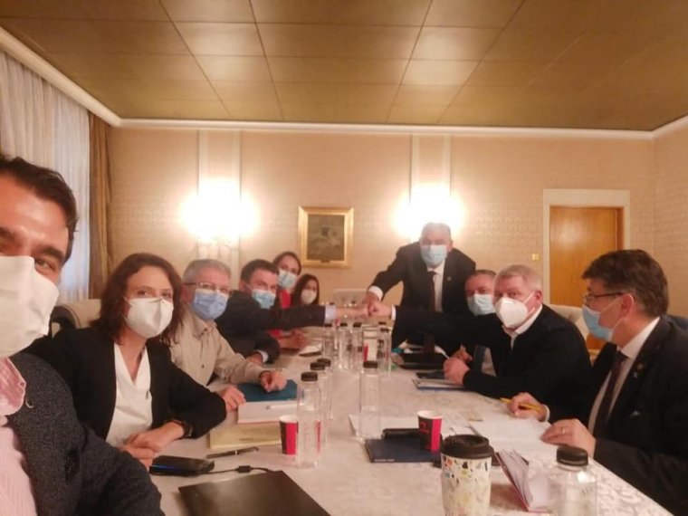 Széthúzás a bukaresti egyeztetéseken, akár három kormányfőjelölttel is előrukkolhatnak a koalícióra készülő pártok