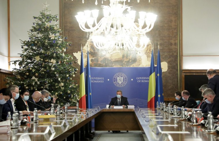 A veszélyhelyzet meghosszabbításáról tárgyal a kormány. Ciucă: mindannyiunk felelőssége a járvány megfékezése