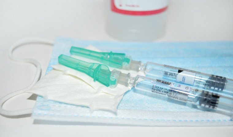 Román és angol nyelvű igazolást kapnak azok, akiket beoltanak koronavírus ellen