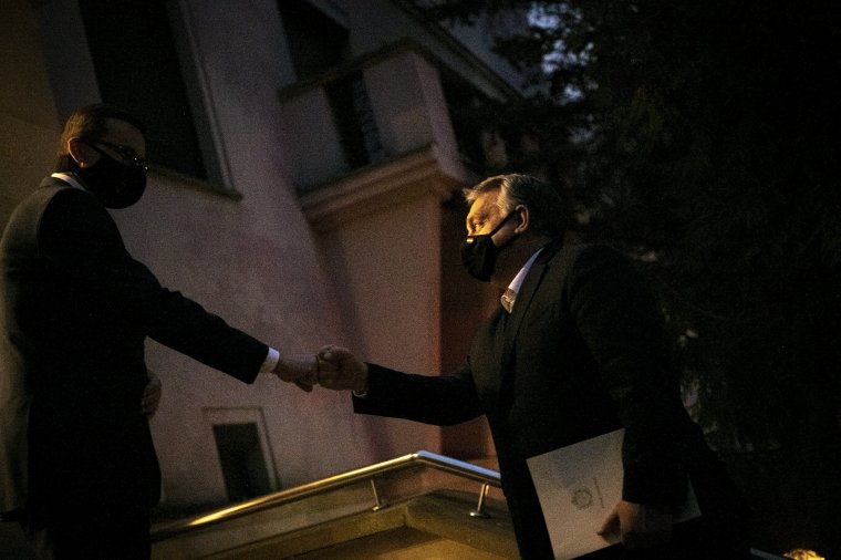 Orbán Viktor Varsóban: jó esélyünk van a győzelemre az uniós költségvetési vitában