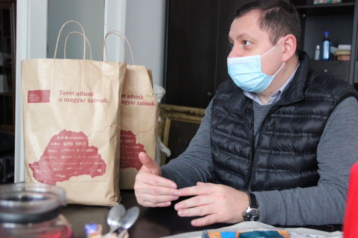 Nagybányán Szmutku Róbert római katolikus lelkész fogadott •  Fotó: Jakab Mónika