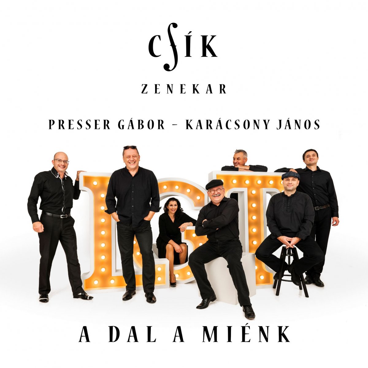 Az LGT dalait dolgozta fel az új lemezen a Csík Zenekar, amellyel  végig együtt játszik Presser Gábor és Karácsony János •  Fotó: Csík Zenekar Facebook oldala