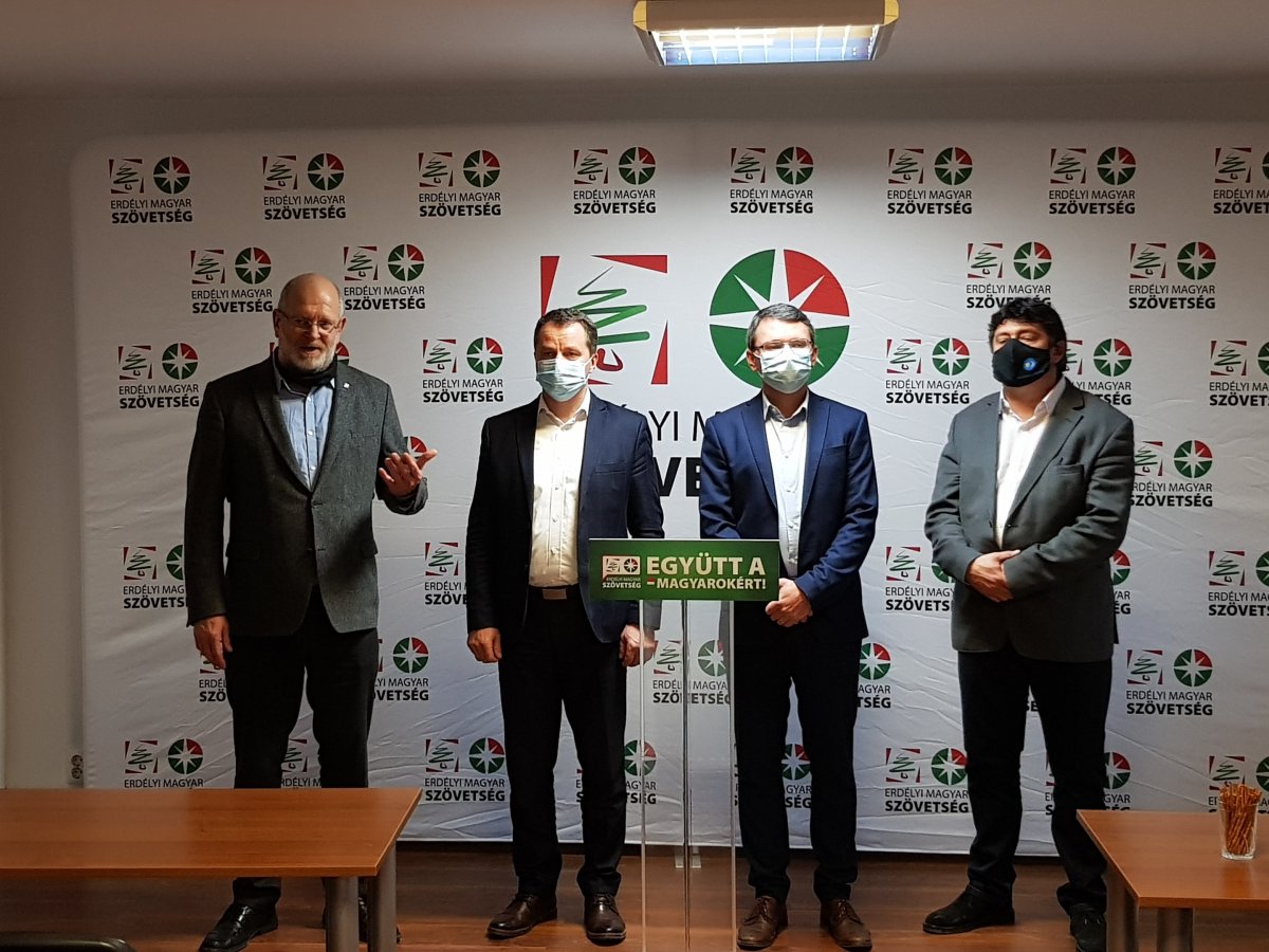 Zakariás Zoltán, Mezei János, Csomortányi István és Kulcsár-Terza József a parlamenti választásokat értékelő kolozsvári sajtótájékoztatón •  Fotó: Rostás Szabolcs