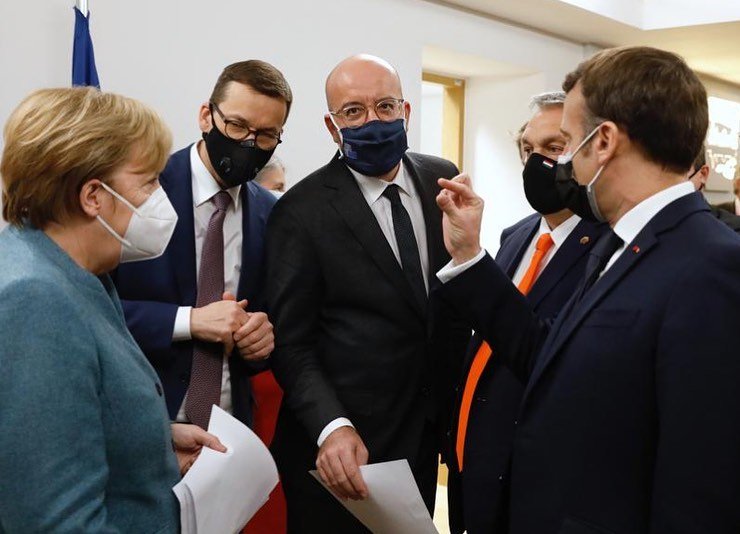 Angela Merkel német kancellár, Mateusz Morawiecki lengyel kormányfő, Charles Michel, az Európai Tanács elnöke, Orbán Viktor magyar miniszterelnök és Emmanuel Macron francia államfő Brüsszelben •  Fotó: Charles Michel/Facebook