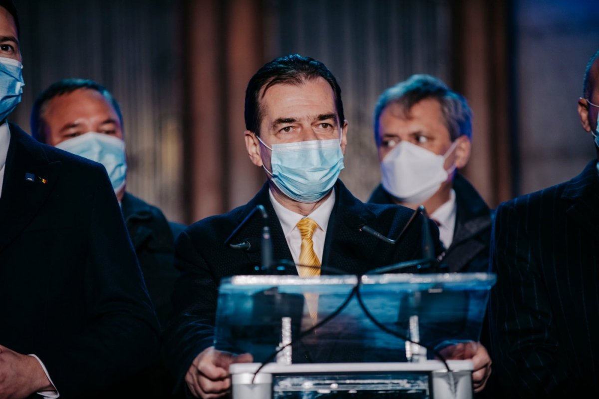 Ludovic Orban maradna a kormányrúdnál •  Fotó: PNL/Facebook