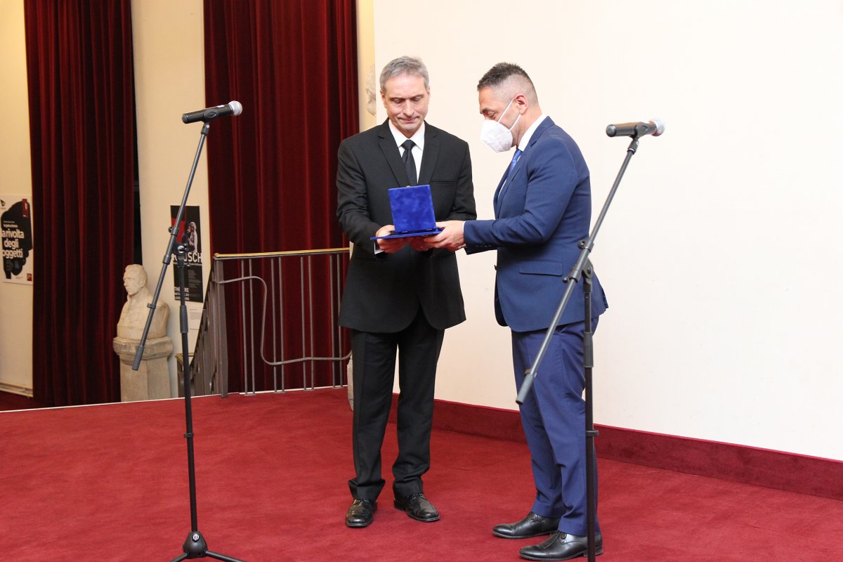 Csíky András nevében Bogdán Zsolt színművész vette át a díjat •  Fotó: Jakab Mónika