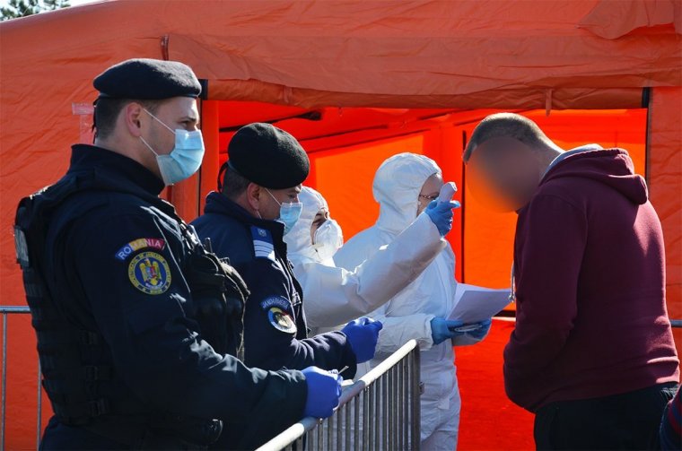 Leköpik és szidalmazzák a DSP alkalmazottait egyes hazatérő oltatlan vendégmunkások