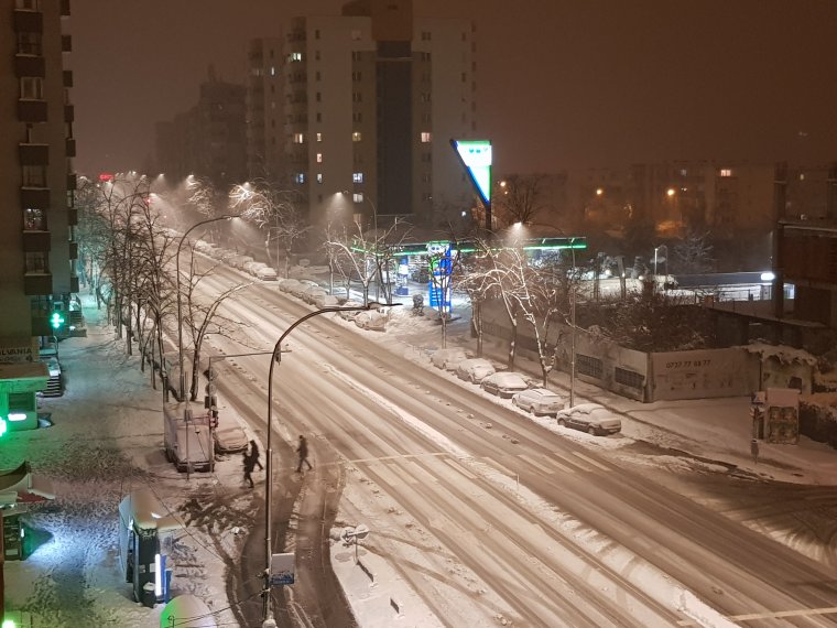 Életbe lépett a részleges kijárási tilalom, csak indokolt esetben léphetünk utcára