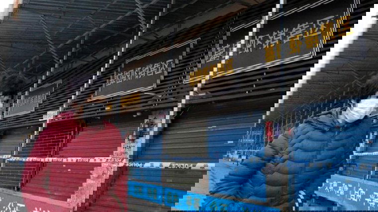 Húszezer alá csökkent a napi esetszám Sanghajban, enyhítik a korlátozásokat