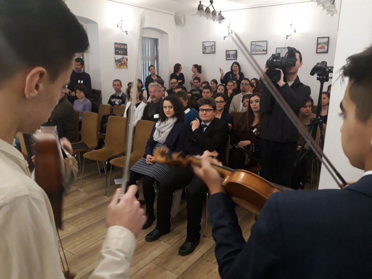 Szórványmentők identitásápoló szolgáltatása – Szamosújváron tanácskoztak az erdélyi Petőfi-ösztöndíjasok