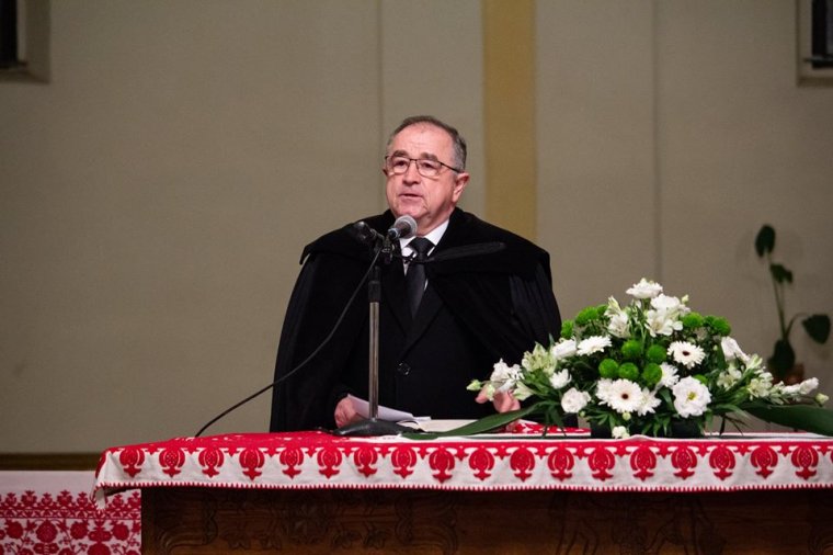 Bálint Benczédi Ferenc: A ránk nehezedett gondokat a bennünk lakozó Isteni lélek tudja ellensúlyozni