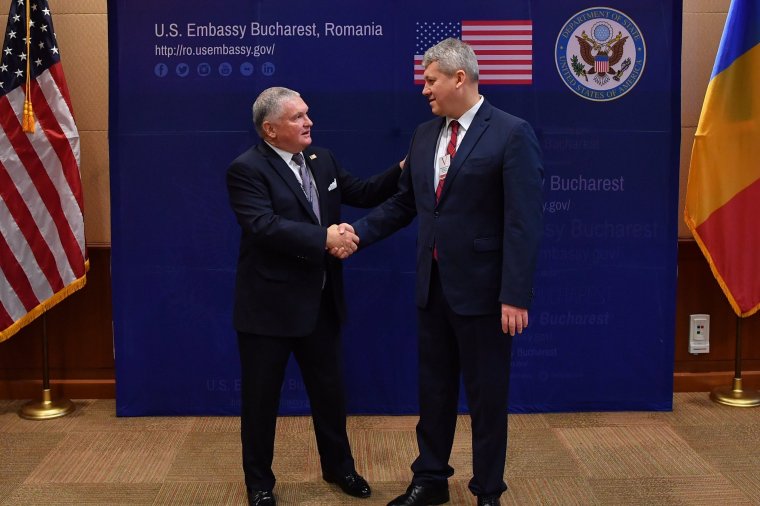 A román állampolgároknak még várniuk kell az amerikai vízummentességre