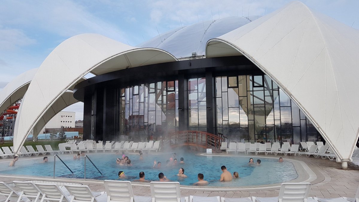 A Nymphaea akvaparkban télen is van lehetőség a fürdőzésre •  Fotó: Facebook/Aquapark Nymphaea Oradea