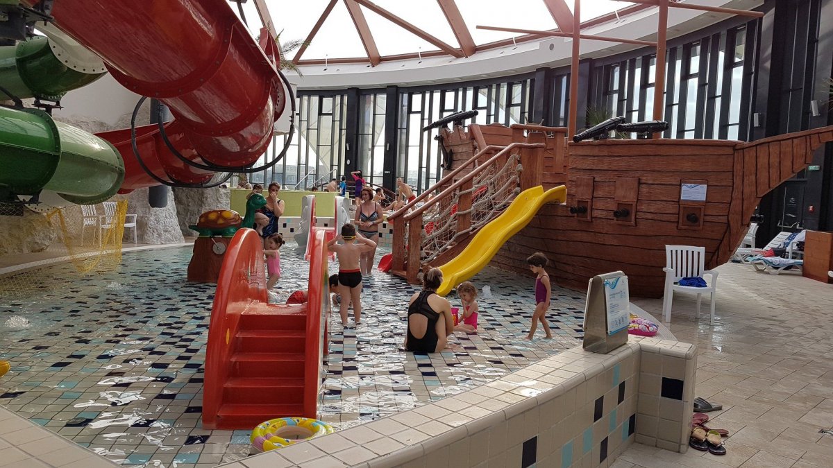 A gyerekek mindig kaphatók egy csobbanásra •  Fotó: Facebook/Aquapark Nymphaea Oradea