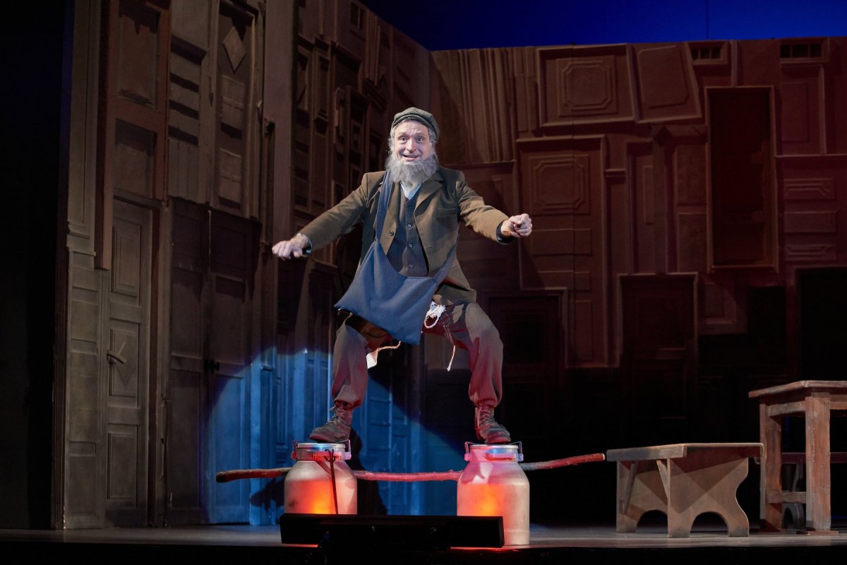 Bogdán Zsolt Reb Tevje szerepében •  Fotó: Biró István/Kolozsvári Állami Magyar Színház