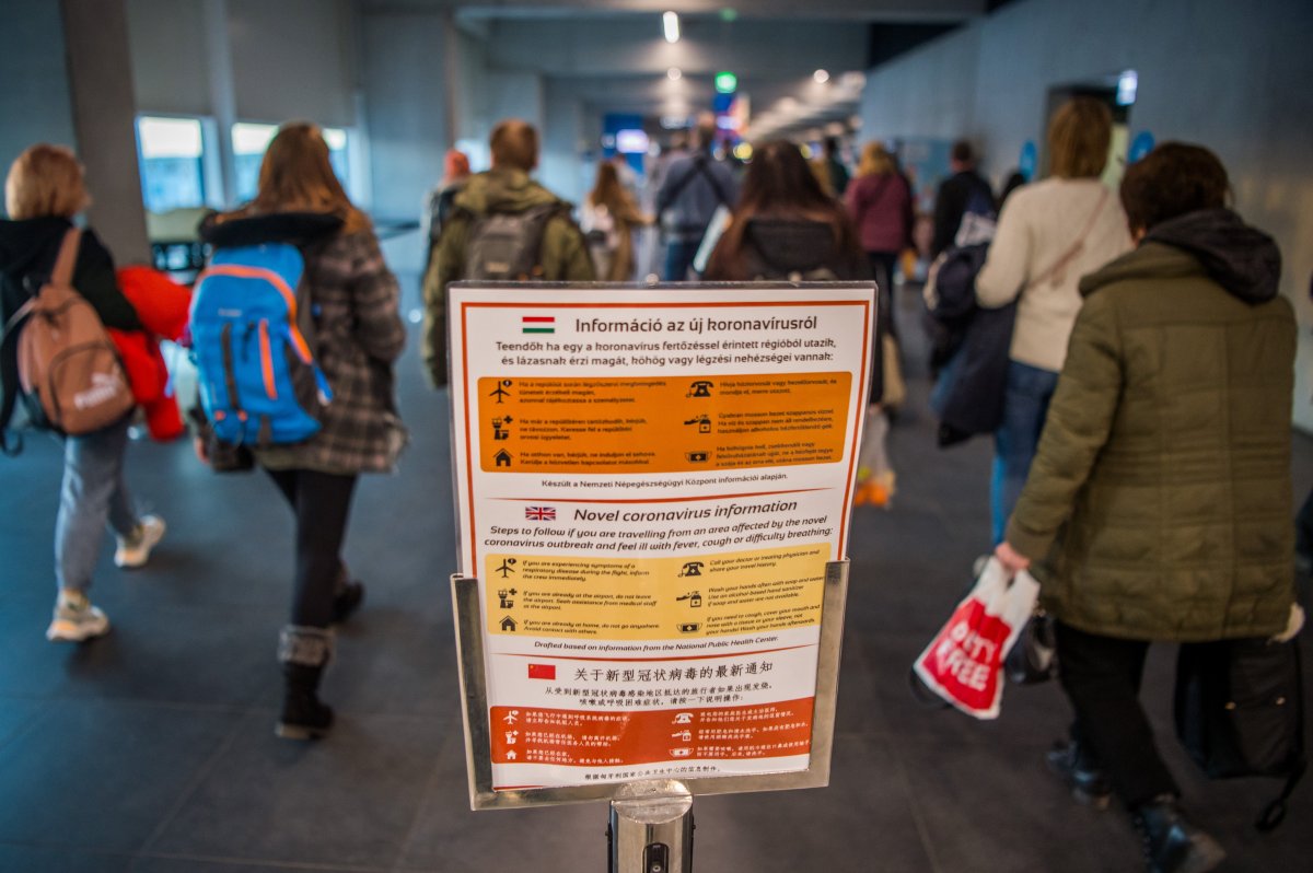 Fontos a tájékoztatás. Pillanatnyilag a Kínán kívül elterjedt, diagnosztizált fertőzések száma kicsi, de növekedésre lehet számítani &bullet;  Fotó: MTI/Balogh Zoltán