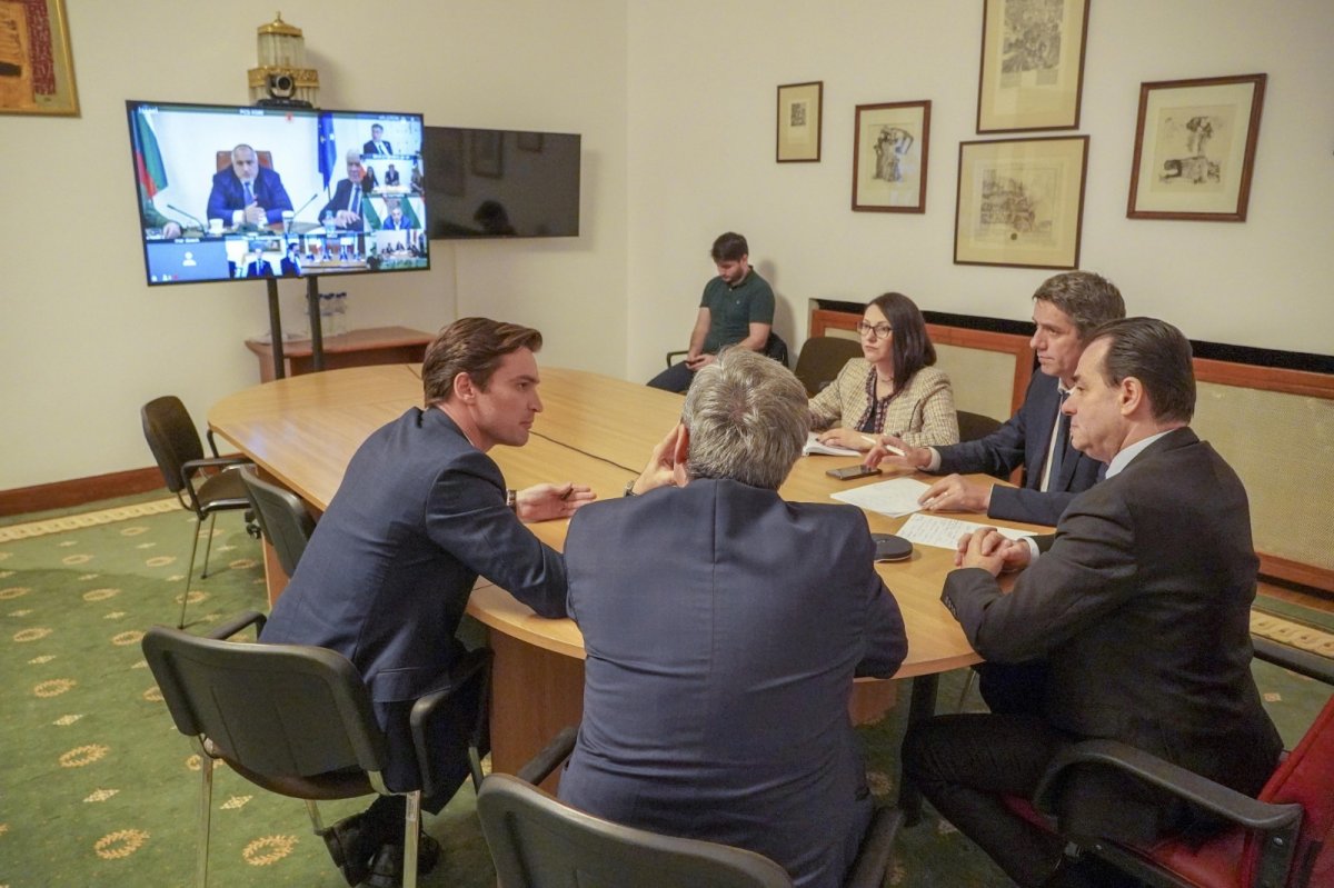 Hétfő délelőtt a koronavírus terjedése kapcsán nemzetközi videokonferenciát tartottak több európai kormányfő, köztük Ludovic Orban részvételével •  Fotó: Gov.ro