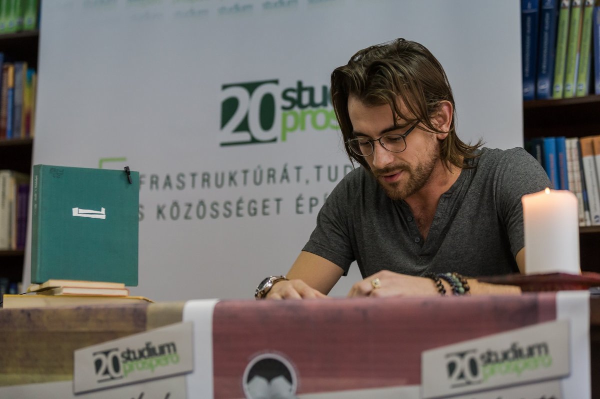 Idén is megtartják a kultúra napi felolvasómaratont Vásárhelyen, magyar és román nyelvű szövegek is elhangzanak •  Fotó: Facebook/ Olvass fel Marosvásárhelyért