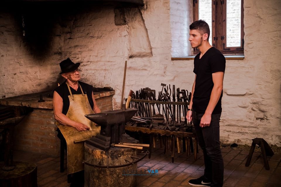 A kovácsmester szerepében Koncz Gábor, az ifjú Toldi Miklóst Berndt Richárd alakítja •  Fotó: Incze László