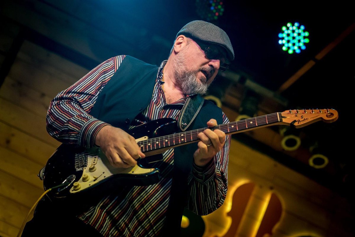 A tusnádfürdői gasztrobluesfesztivál keretében A. G. Weinberger nagyváradi zenész is fellép •  Fotó: Facebook/AG Weinberger