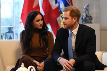 Londoni otthonuk elhagyására kérte Harry herceget és Meghan hercegnőt a királyi udvar