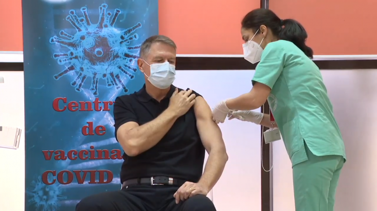 Nincs más megoldás: Iohannis a tömeges oltás előrehaladtától teszi függővé a lazításokat