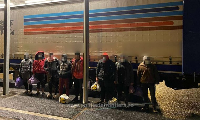 Harminc migránst tartóztattak fel a határőrök Nagylaknál