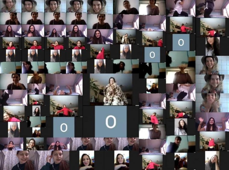 Magukat játszva, magukkal játszanak az online performansz erdélyi és külföldi alkotói