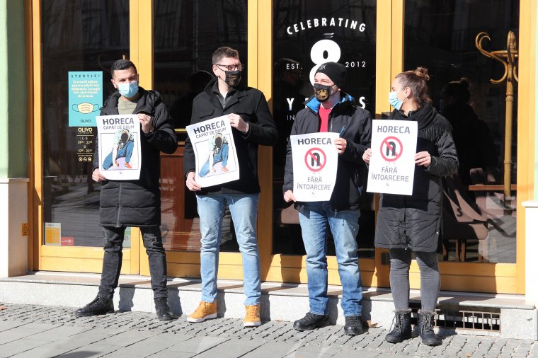 Mentőövet ígér a kormány a vendéglátó- és szálláshelyek üzemeltetőinek, „meglepetéstörvényekkel” is készülnek