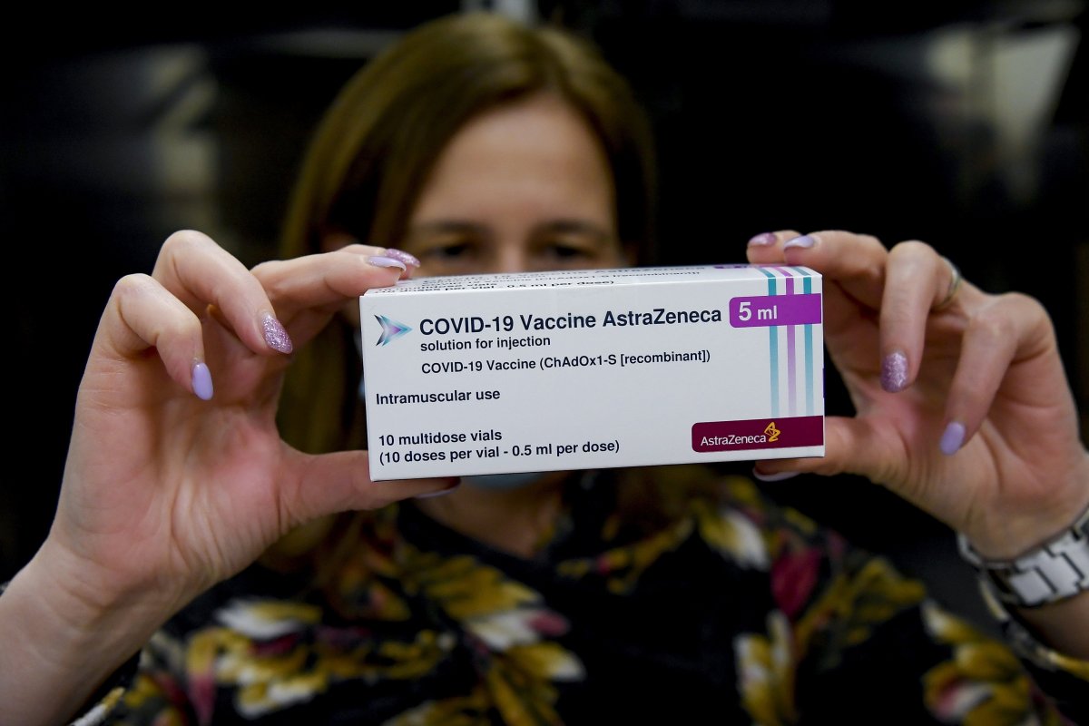 Bár a tesztek alapján 
„mindössze” 82 százalékos a hatékonysága, sokan regisztráltak az AstraZeneca vakcinájára •  Fotó: MTI/Czeglédi Zsolt
