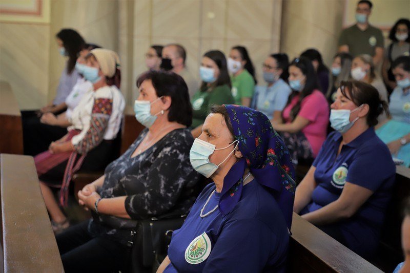 Áldott együttlét. A csángóföldiekben nagy igény mutatkozott a személyes találkozásokra járvány idején is &bullet;  Fotó: Facebook/Moldvai Csángómagyarok Szövetsége