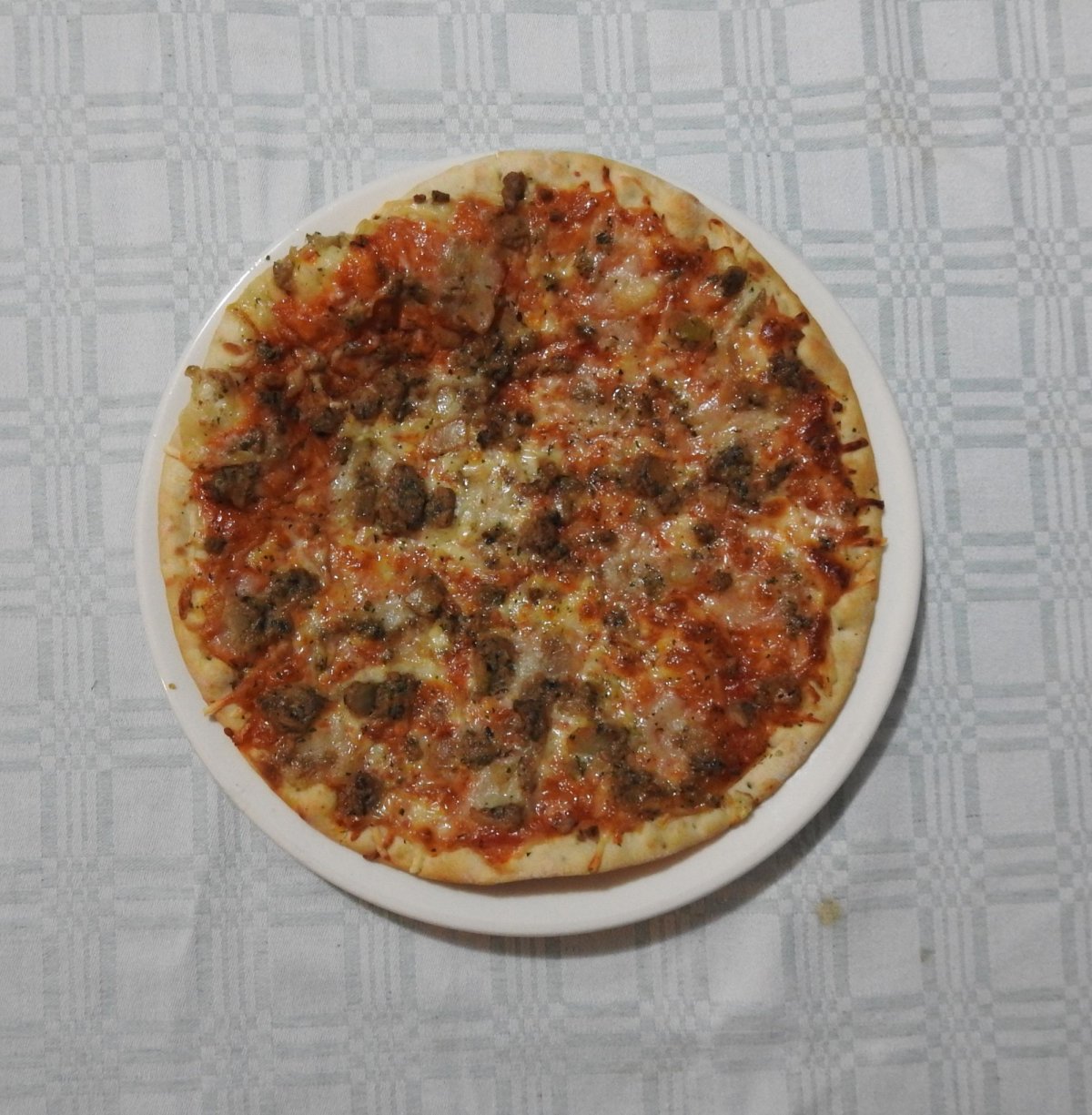 A Lidl halas és szalámis pizzája ízletes termék •  Fotó: Kisréti Zsombor