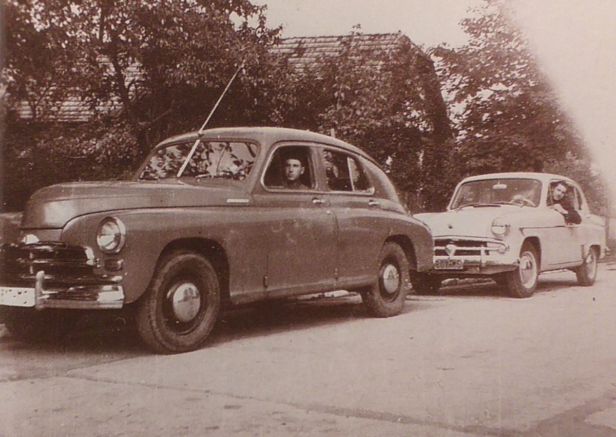 Az udvarhelyi rajoni néptanácsszolgálati autói, egy Pobedaés egy Moszkvics (1957) 