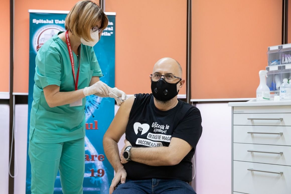 Kelemen Hunor megkapta a koronavírus elleni oltást •  Fotó: RMDSZ