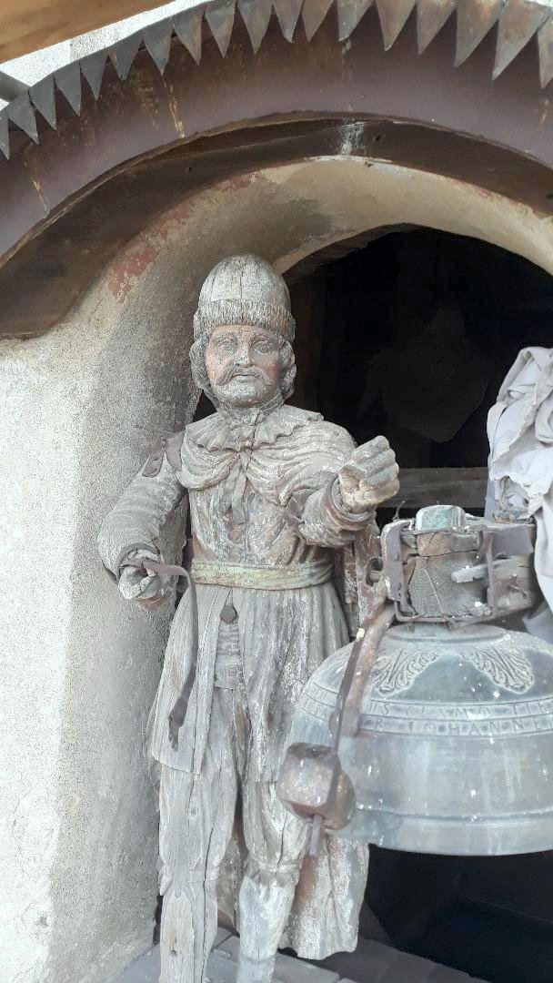 Bogdán, a szászkézdi templomtorony évszázados faszobra •  Fotó: Țetcu Mircea Rareș/Wikipédia