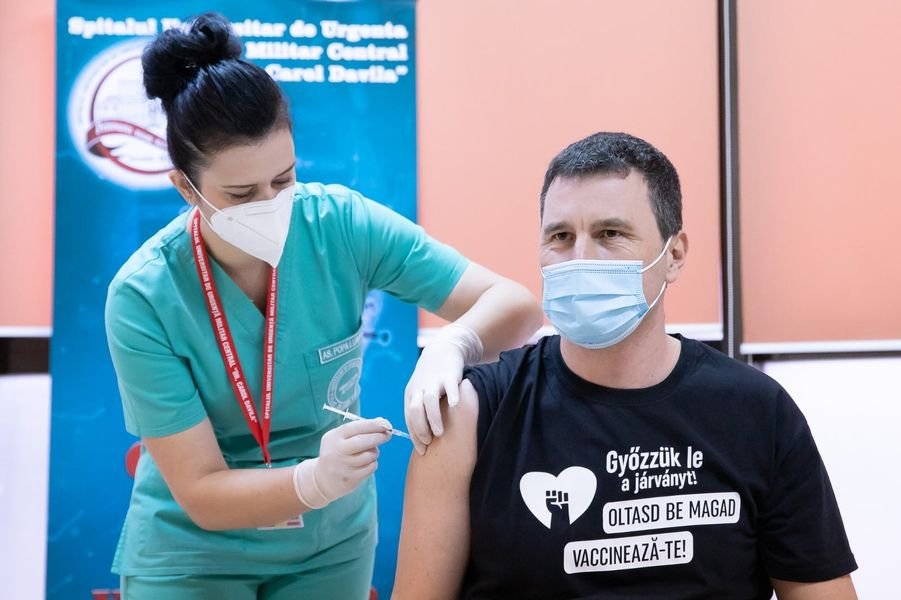 Tánczos Barnát is beoltották •  Fotó: Facebook/Tánczos Barna