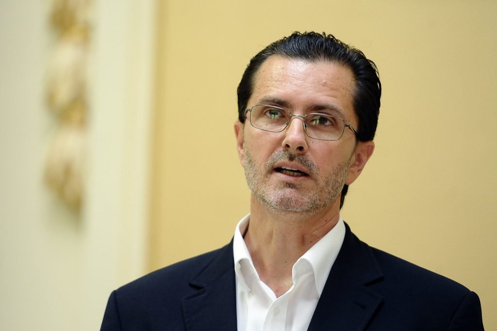 Vasile Bănescu: az iskolai oktatásnak meg kell őriznie „tiszta és ideológiailag semleges” jellegét •  Fotó: Basilica.ro