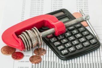 Nem merne fogadni arra, hogy elkerülhető az adóemelés, és ez még csak a kisebbik rossz a Krónikának nyilatkozó elemző szerint