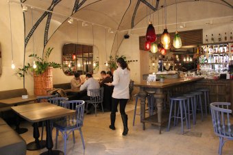 Felfüggesztik a kiskorúakat alkohollal kiszolgáló vendéglátóipari egységek működési engedélyét