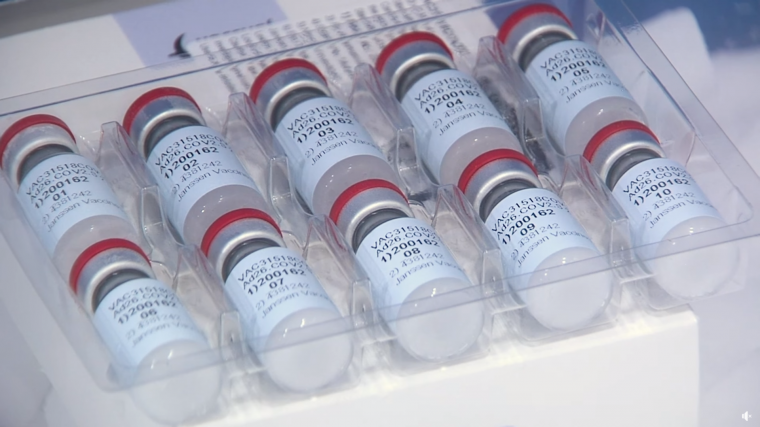 Egészségügyi tárca: egyetlen dózis is elég a koronavírussal szembeni védettséghez a Johnson&Johnson vakcinájából