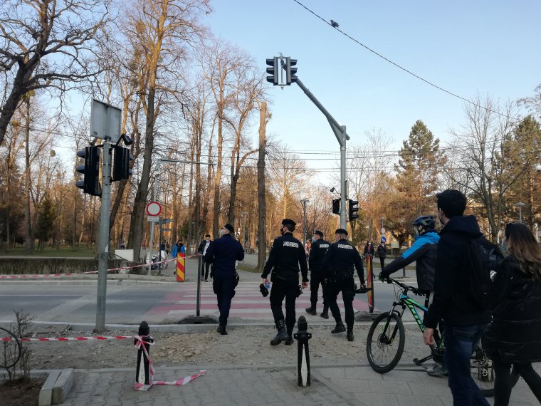 Lehűti a kedélyeket a kormány, nem tervezi a korlátozások enyhítését