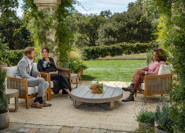 Harry herceg azt mondja, „csapdába esett” a királyi családban, Meghan Markle fejében az öngyilkosság is megfordult