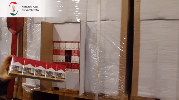 Három román autóbuszban is csempészett cigarettát találtak a magyar pénzügyőrök