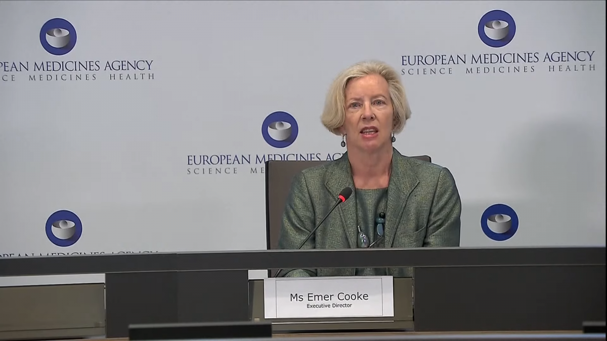 Emer Cooke, az Európai Gyógyszerügynökség ügyvezető igazgatója a csütörtöki sajtótájékoztatón •  Fotó: EMA/képernyőfelvétel