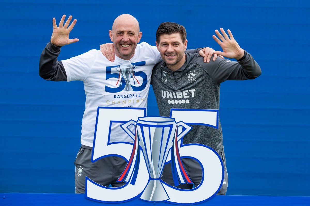 Steven Gerrard (jobbra) irányításával lett 55-ödször is bajnok a Rangers •  Fotó: Facebook/Rangers FC