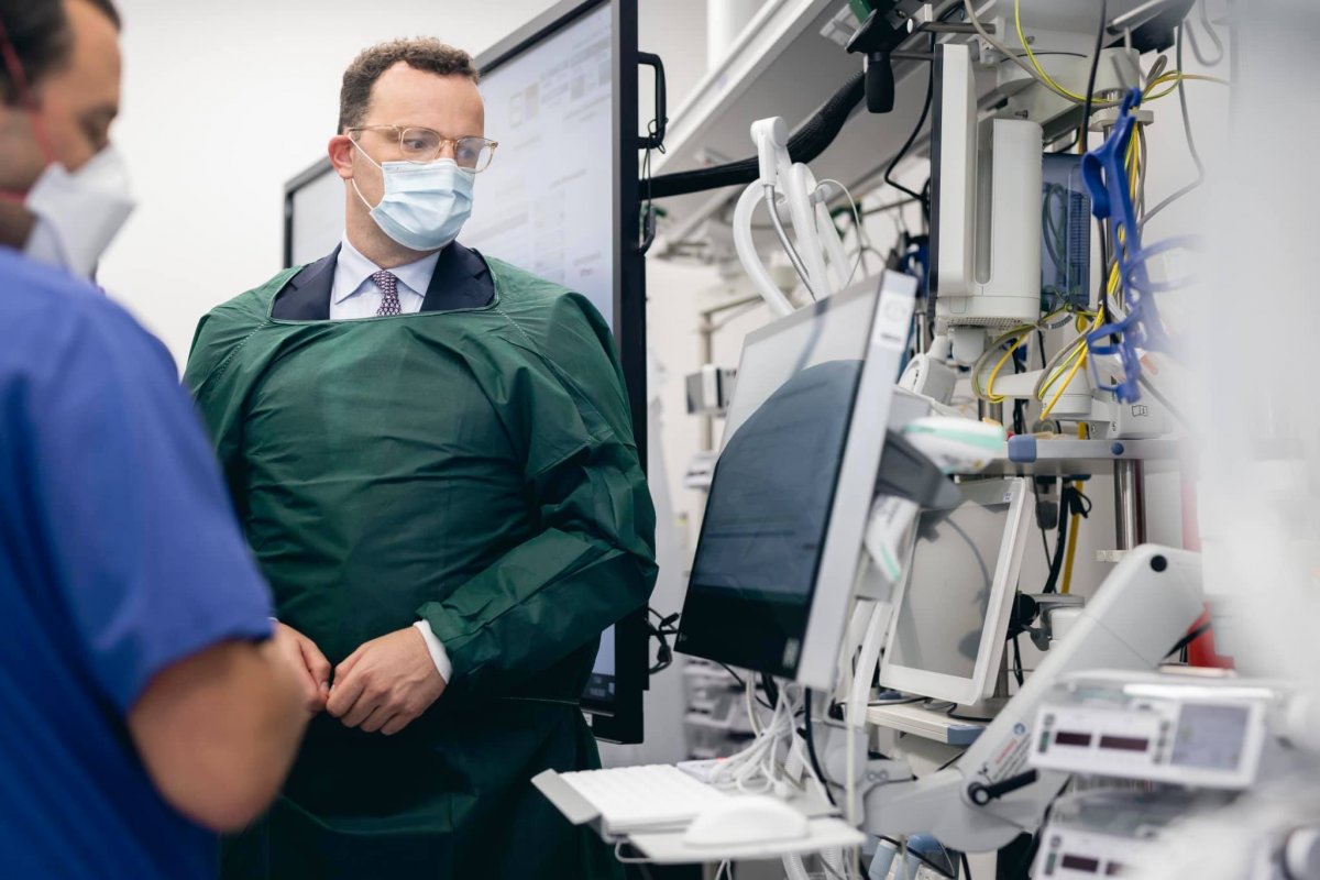 Jens Spahn miniszter drámai forgatókönyvet vázolt a koronavírus-járvány kapcsán •  Fotó: Jens Spahn/Facebook