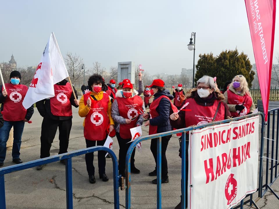 Az ország minden részéről érkeztek a bukaresti tüntetésre •  Fotó: Facebook/Federatia Sanitas din Romania